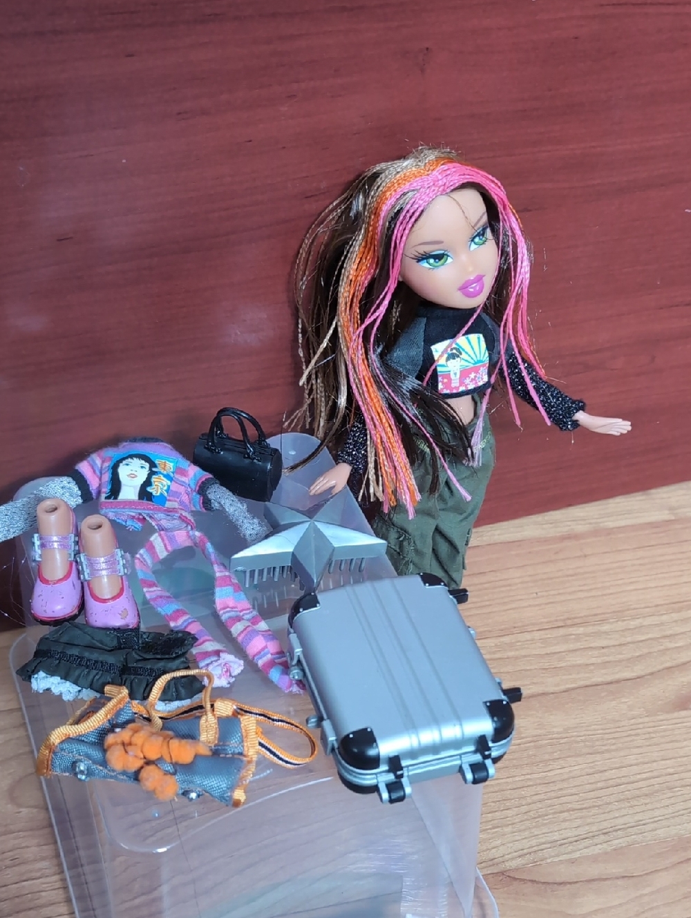 Bratz Doll with Pink & Orange Streaked Hair and Accessories Fianna Tokio A Gogo